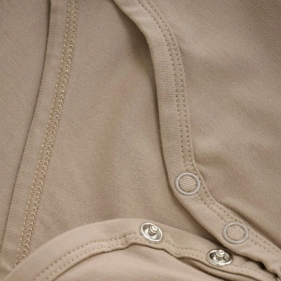 Minymo Baby Body i bambus - Simply Taupe